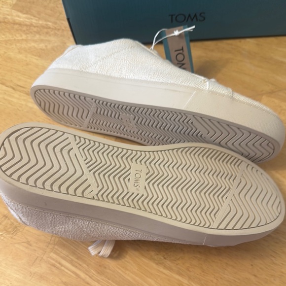 TOMS Natural Canvas Lace-Up Shoes - Picture 3 of 4